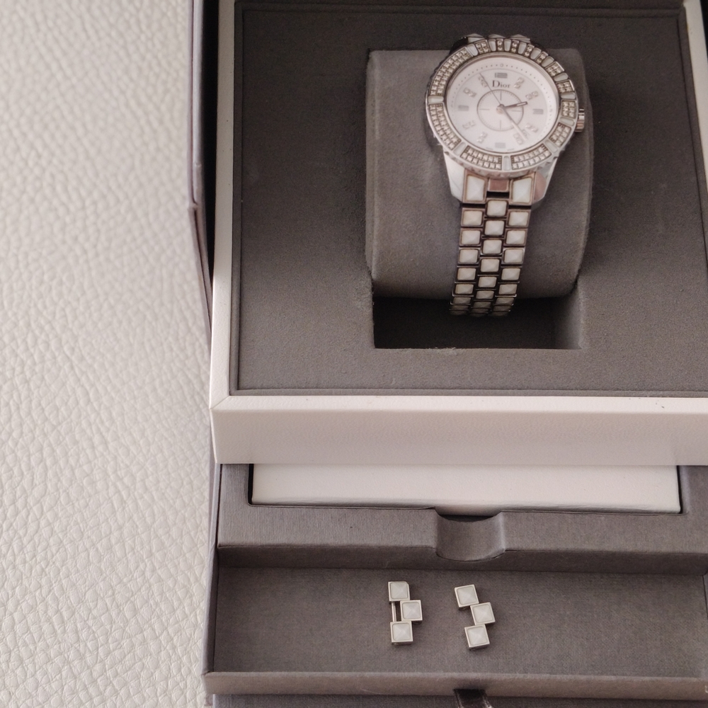 Authentic Dior Watch with 0.66ct Diamonds and box and documents - Picture 3 of 11